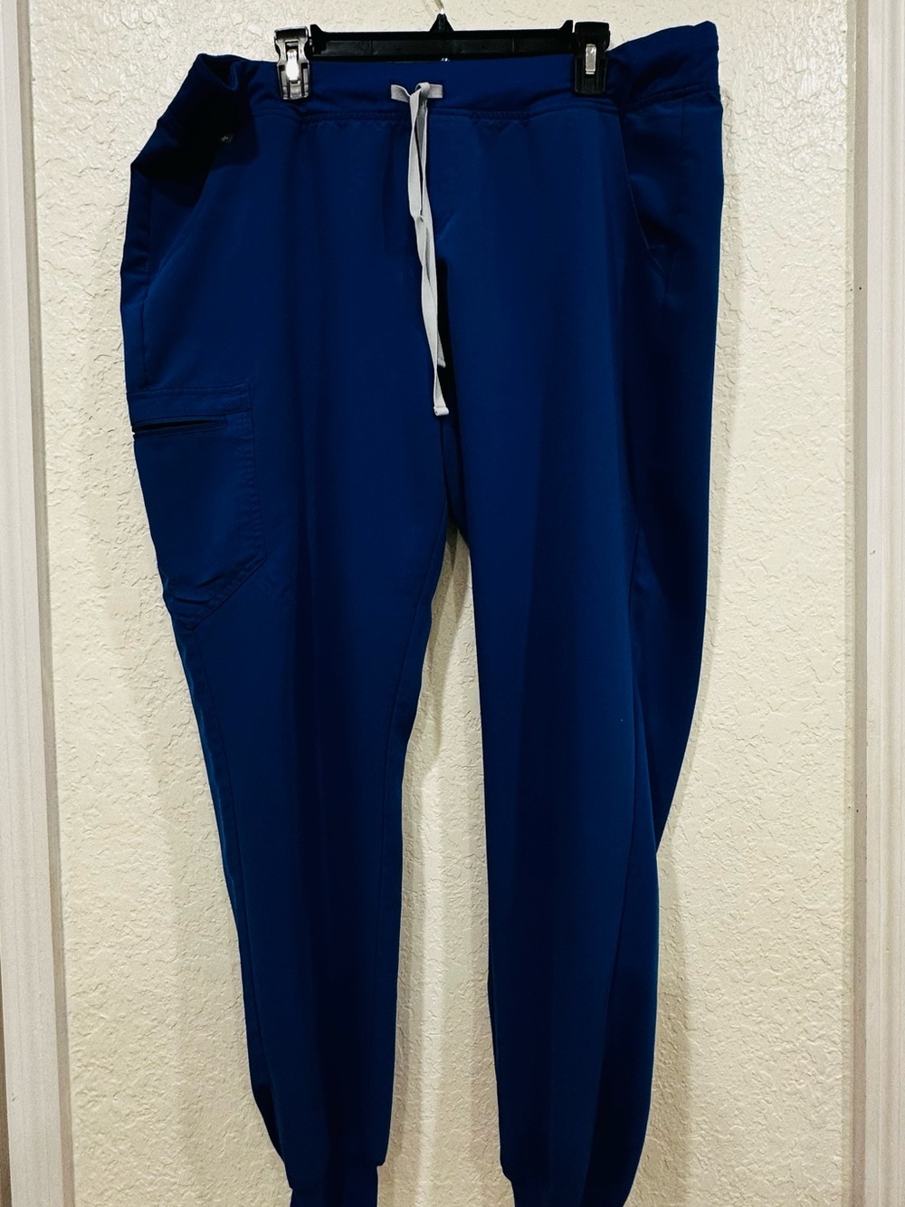 FIGS Zamora Jogger Scrub Pants.  Color: Royal Blue
